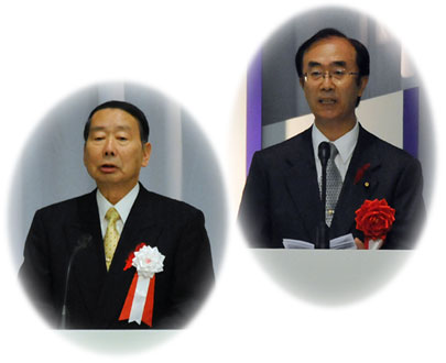 2枚の写真（渡辺 孝男 厚生労働副大臣と高岡 國士 副会長）